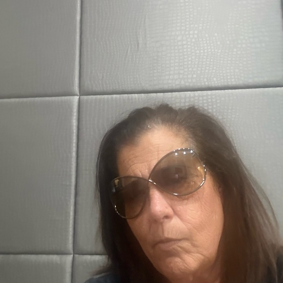 Tom Ford Shiny dark bronze sunglasses. In great condition. - Picture 12 of 13